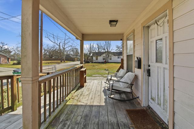 1701 W Humble Street, Baytown, TX 77520