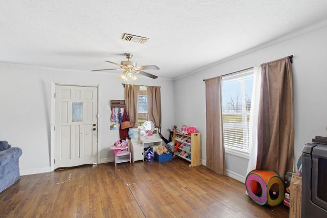 1701 W Humble Street, Baytown, TX 77520