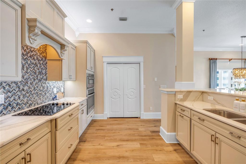 Image 11 of property listing at 423 S ATLANTIC AVENUE 301, New Smyrna Beach, FL 32169