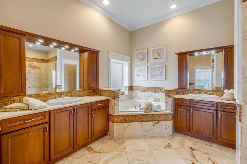 Image 33 of property listing at 423 S ATLANTIC AVENUE 301, New Smyrna Beach, FL 32169