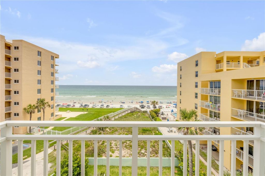 Image 47 of property listing at 423 S ATLANTIC AVENUE 301, New Smyrna Beach, FL 32169