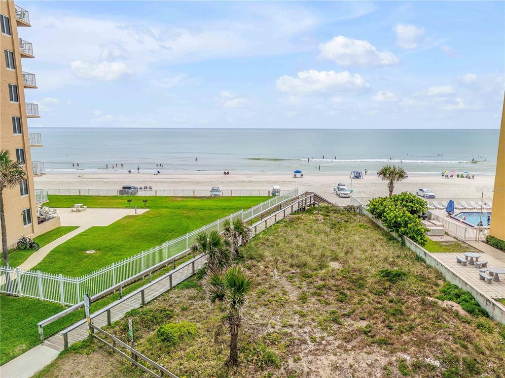 Image 63 of property listing at 423 S ATLANTIC AVENUE 301, New Smyrna Beach, FL 32169