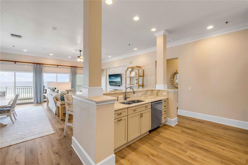 Image 8 of property listing at 423 S ATLANTIC AVENUE 301, New Smyrna Beach, FL 32169