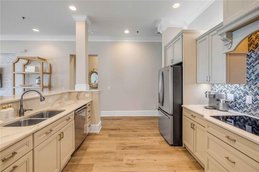 Image 9 of property listing at 423 S ATLANTIC AVENUE 301, New Smyrna Beach, FL 32169