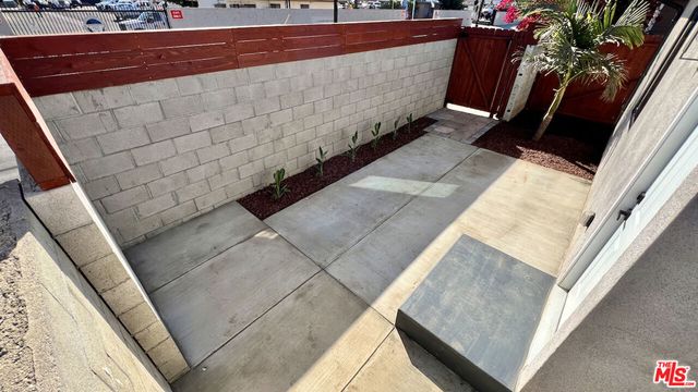 5527 W 83rd Street, Los Angeles, CA 90045