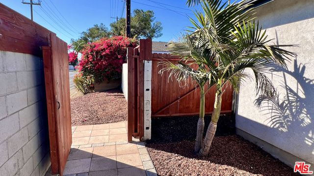 5527 W 83rd Street, Los Angeles, CA 90045