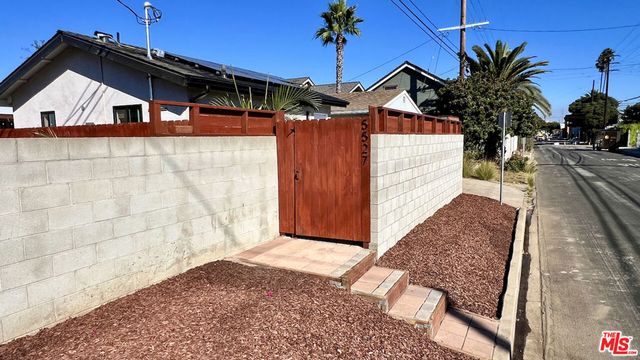 5527 W 83rd Street, Los Angeles, CA 90045
