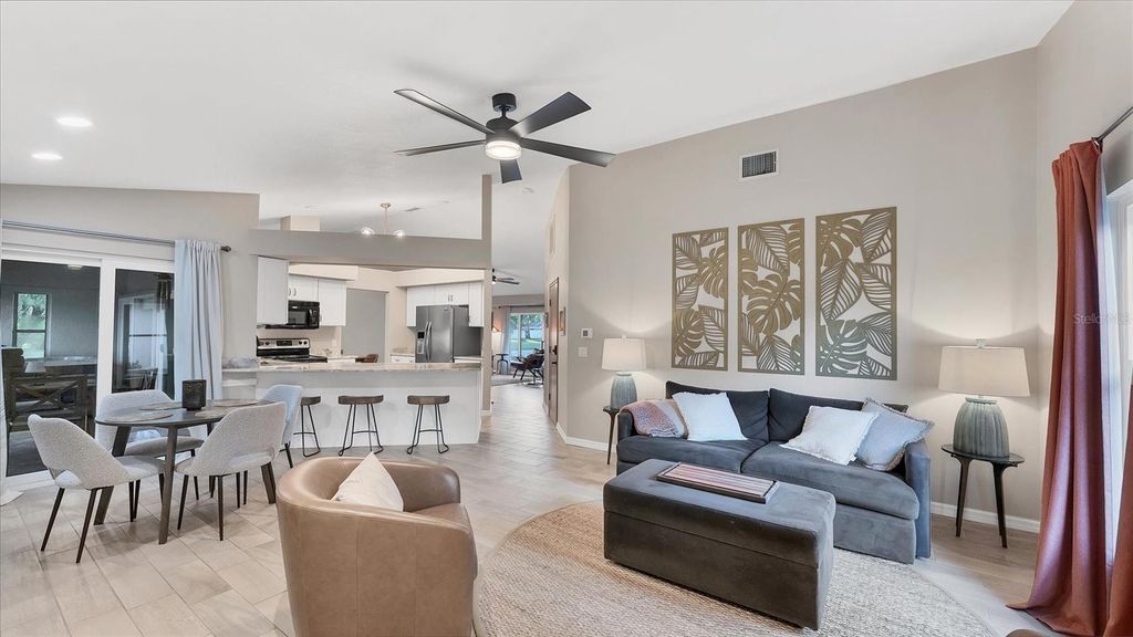 Image 17 of property listing at 8706 11TH AVENUE PLACE NW, Bradenton, FL 34209