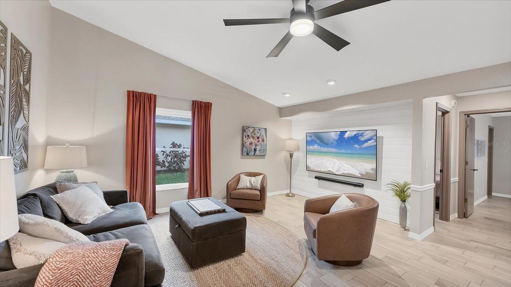 Image 19 of property listing at 8706 11TH AVENUE PLACE NW, Bradenton, FL 34209