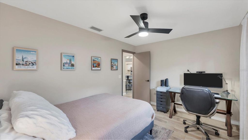 Image 26 of property listing at 8706 11TH AVENUE PLACE NW, Bradenton, FL 34209