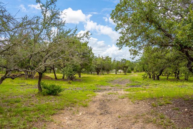 1006 Sundance Ridge DR, Dripping Springs, TX 78620