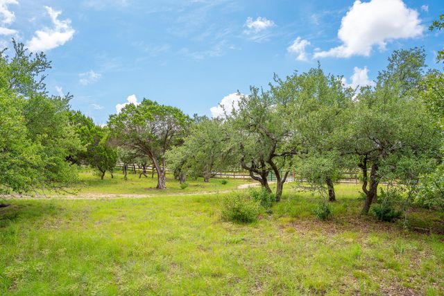 1006 Sundance Ridge DR, Dripping Springs, TX 78620