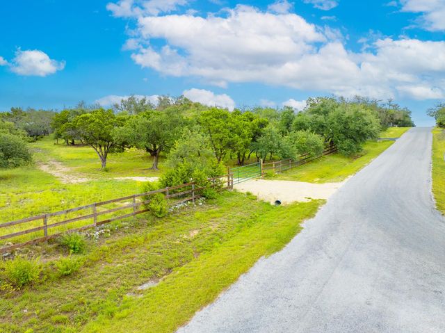 1006 Sundance Ridge DR, Dripping Springs, TX 78620