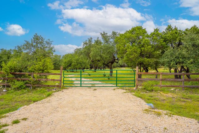 1006 Sundance Ridge DR, Dripping Springs, TX 78620