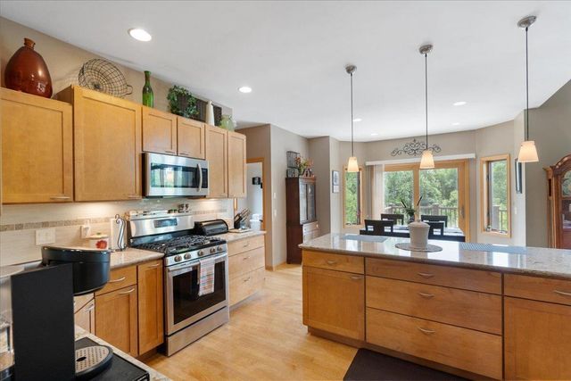 1887 Frawley Drive, Sun Prairie, WI 53590