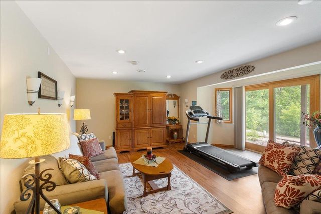 1887 Frawley Drive, Sun Prairie, WI 53590