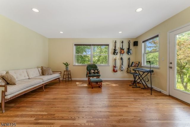 7 Sky View Garden Rd, Clinton Twp., NJ 08833