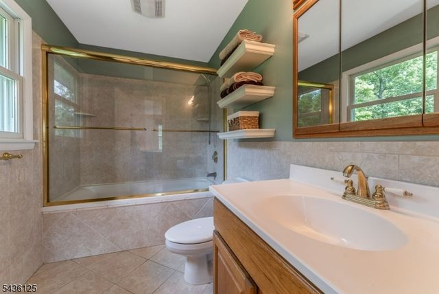 7 Sky View Garden Rd, Clinton Twp., NJ 08833