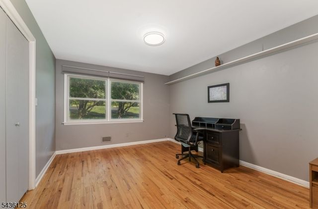 7 Sky View Garden Rd, Clinton Twp., NJ 08833