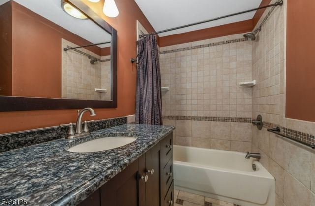 7 Sky View Garden Rd, Clinton Twp., NJ 08833