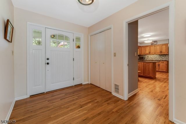7 Sky View Garden Rd, Clinton Twp., NJ 08833