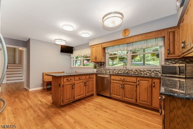 7 Sky View Garden Rd, Clinton Twp., NJ 08833
