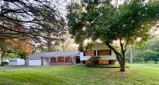 7 Sky View Garden Rd, Clinton Twp., NJ 08833