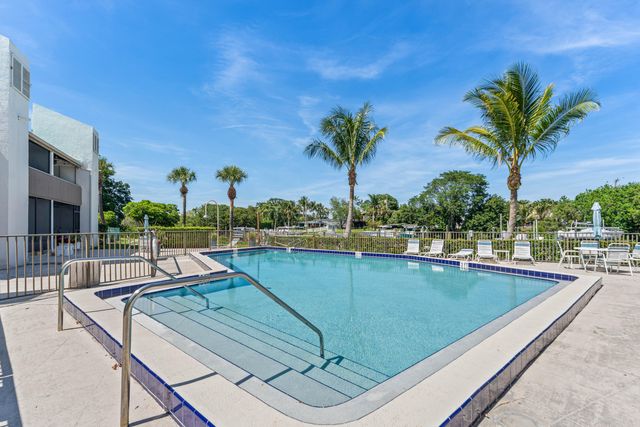 412 Southwind Drive B2, North Palm Beach, FL 33408