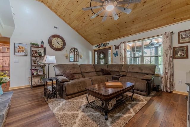 190 Galloway Drive, Hayesville, NC 28904