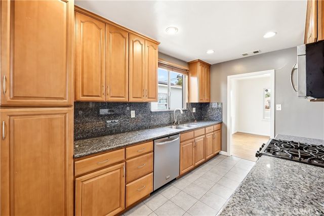 4537 Lakewood Boulevard, Lakewood, CA 90712