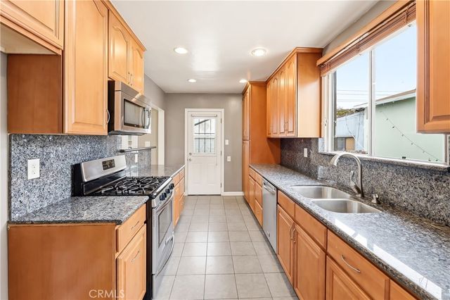 4537 Lakewood Boulevard, Lakewood, CA 90712