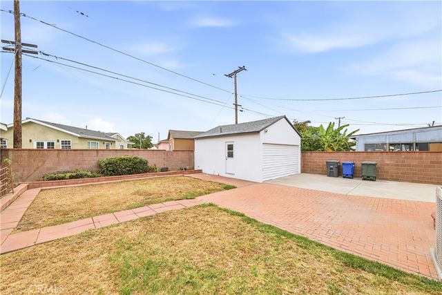 4537 Lakewood Boulevard, Lakewood, CA 90712