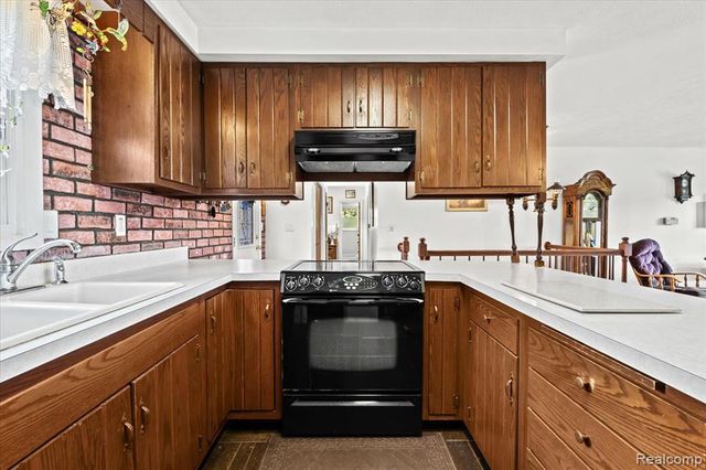 978 Ridge Court, Chelsea, MI 48118