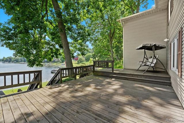 978 Ridge Court, Chelsea, MI 48118