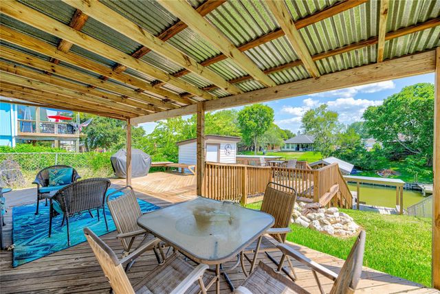 278 Shelter Cove Drive, Livingston, TX 77351