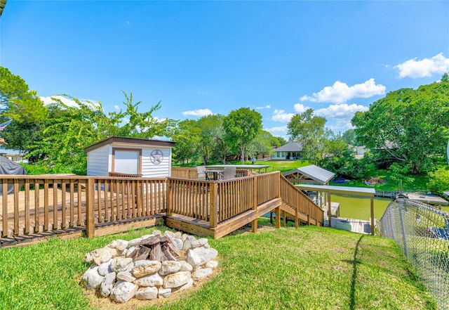 278 Shelter Cove Drive, Livingston, TX 77351