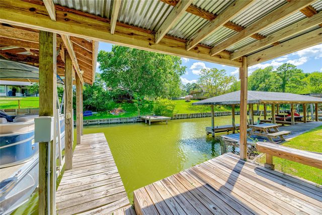 278 Shelter Cove Drive, Livingston, TX 77351