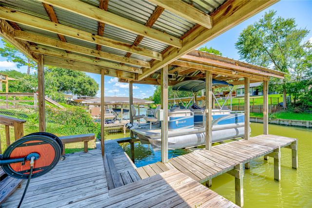 278 Shelter Cove Drive, Livingston, TX 77351