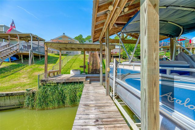 278 Shelter Cove Drive, Livingston, TX 77351
