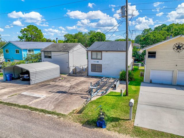 278 Shelter Cove Drive, Livingston, TX 77351
