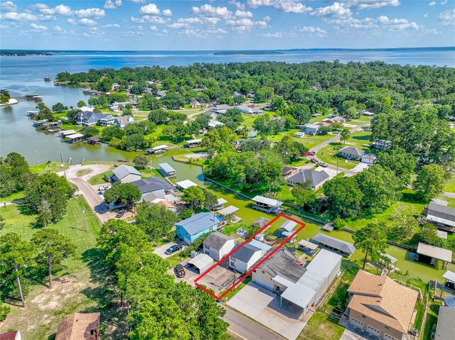 278 Shelter Cove Drive, Livingston, TX 77351