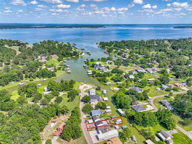 278 Shelter Cove Drive, Livingston, TX 77351