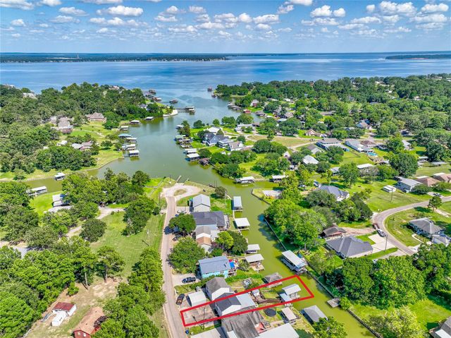 278 Shelter Cove Drive, Livingston, TX 77351