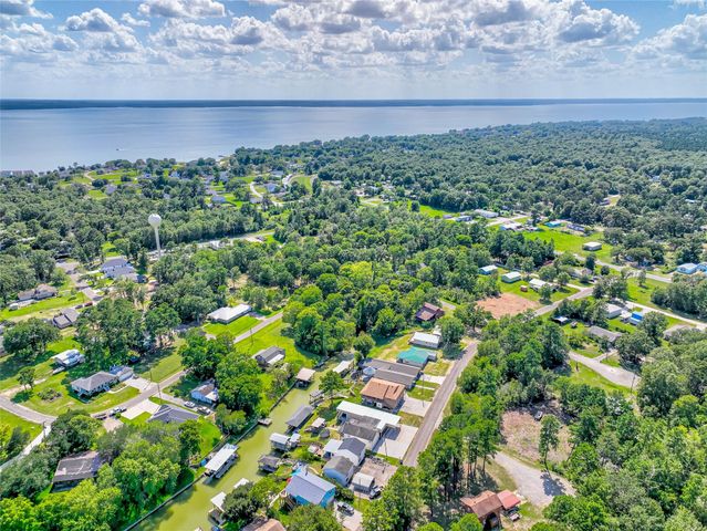 278 Shelter Cove Drive, Livingston, TX 77351
