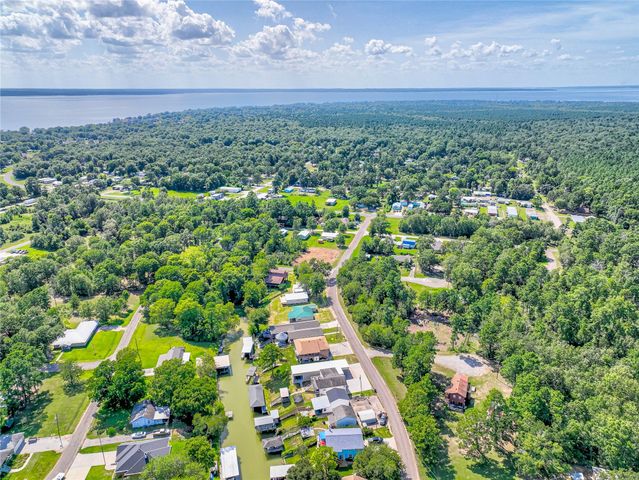 278 Shelter Cove Drive, Livingston, TX 77351