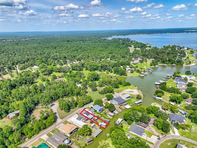 278 Shelter Cove Drive, Livingston, TX 77351