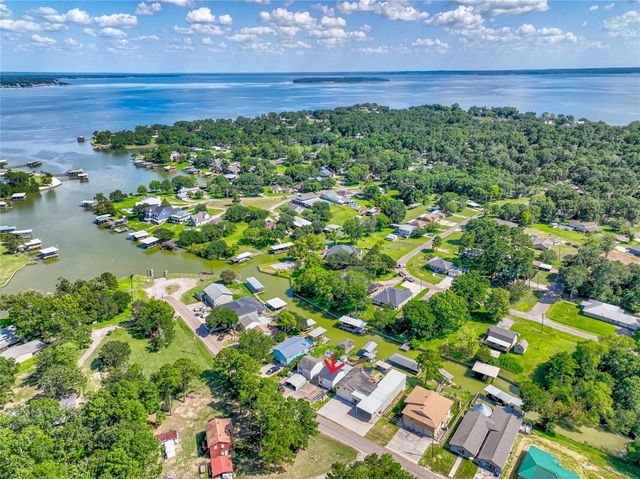 278 Shelter Cove Drive, Livingston, TX 77351