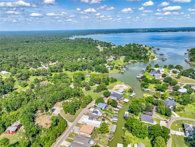 278 Shelter Cove Drive, Livingston, TX 77351