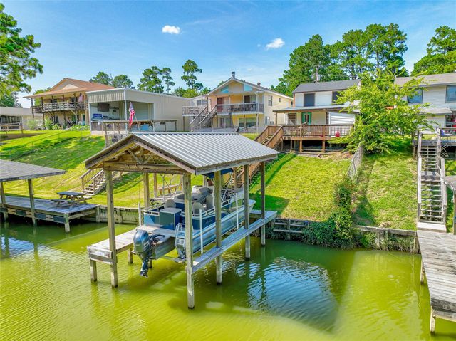 278 Shelter Cove Drive, Livingston, TX 77351