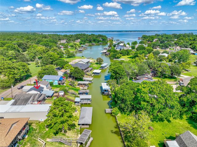 278 Shelter Cove Drive, Livingston, TX 77351
